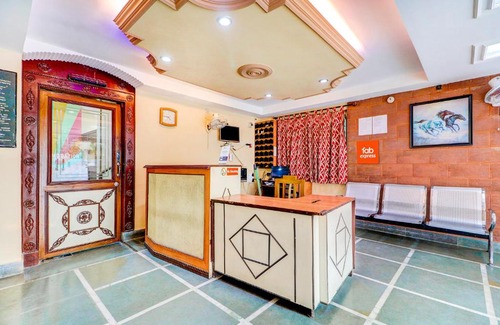 Kolkata Hotel | Budget-Friendly FabExpress Harry Inn with Breakfast & Accessibility