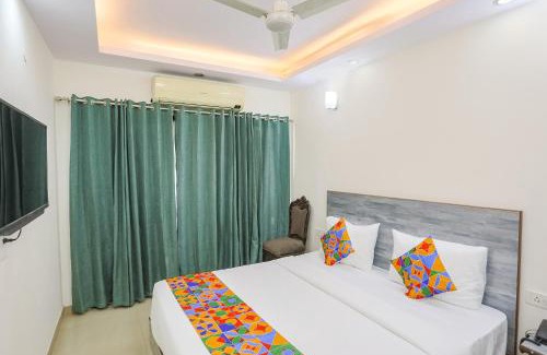 East of Kailash Hotel | Budget-Friendly Stay at FabExpress JPM Harshdeep with Breakfast