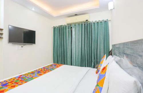 East of Kailash Hotel | Budget-Friendly Stay at FabExpress JPM Harshdeep with Breakfast