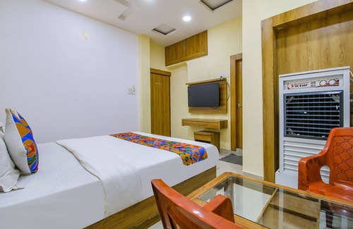 Bhopal Hotel | Budget-Friendly Family Stay at Fabexpress Lake Link