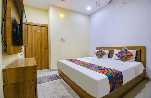 Bhopal Hotel | Budget-Friendly Family Stay at Fabexpress Lake Link