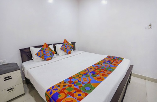 Royapettah Hotel | Budget-Friendly Stay at Fabexpress Lloyds Inn I with Breakfast