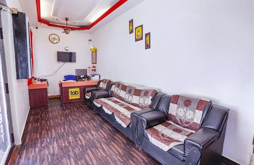 Royapettah Hotel | Budget-Friendly Stay at Fabexpress Lloyds Inn I with Breakfast