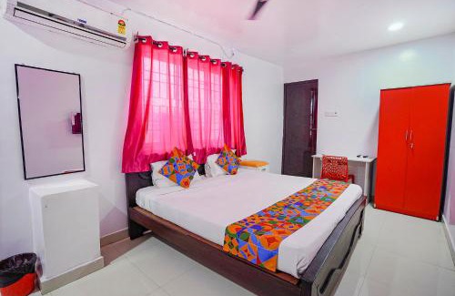 Royapettah Hotel | Discover FabExpress Lloyds Inn: Pet Friendly & Cozy Retreat