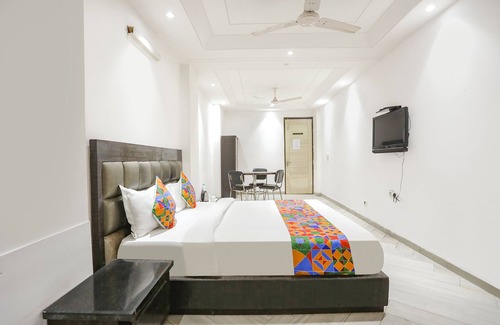 Kalkaji Hotel | Budget-Friendly Stay at Fabexpress Lotus Palace with Breakfast