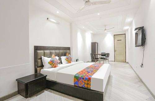 Kalkaji Hotel | Budget-Friendly Stay at Fabexpress Lotus Palace with Breakfast