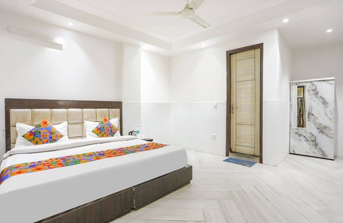 Kalkaji Hotel | Budget-Friendly Stay at Fabexpress Lotus Palace with Breakfast