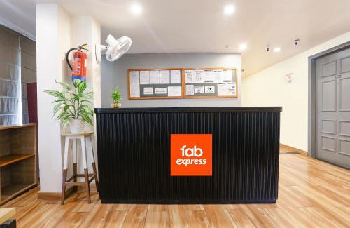 Delhi Hotel | Family-Friendly FabExpress PP Residency with Kitchen & Breakfast