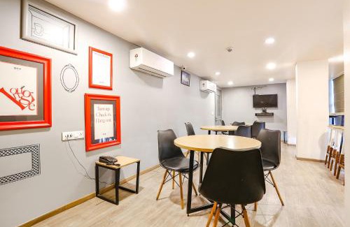 Delhi Hotel | Family-Friendly FabExpress PP Residency with Kitchen & Breakfast