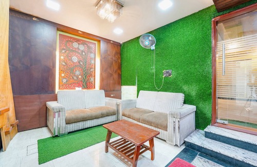 Pallavaram Hotel | Budget-Friendly Stay at Fabexpress Raj Supreme Residency
