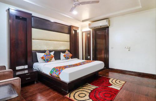 Prashant Vihar Hotel | Budget-Friendly Stay at FabExpress Sandberry with Breakfast