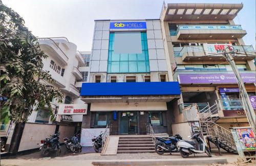 Prashant Vihar Hotel | Budget-Friendly Stay at FabExpress Sandberry with Breakfast