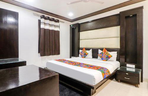 Prashant Vihar Hotel | Budget-Friendly Stay at FabExpress Sandberry with Breakfast