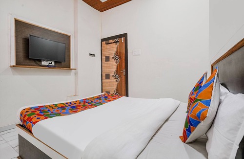 Nashik Hotel | Budget-Friendly Stay at Fabexpress Sai Lodging with Breakfast
