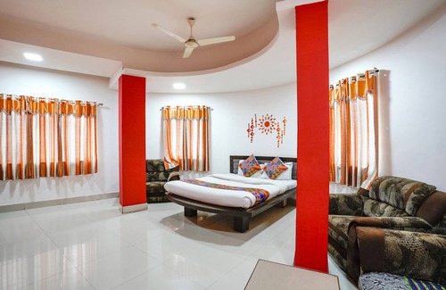 Nashik Hotel | Budget-Friendly Fabexpress Sai Lodging with Breakfast Included