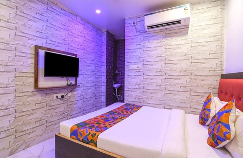 Kolkata Hotel | Budget-Friendly Fabexpress Srideep with Breakfast & Family Amenities