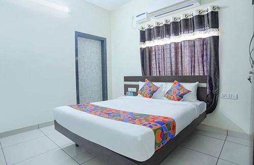 Vandavasi Hotel | Budget-Friendly Stay at Fabexpress Srinivasan Apartment