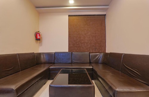 Kanpur Hotel | Budget-Friendly FabExpress SS: Family-Ready with Breakfast