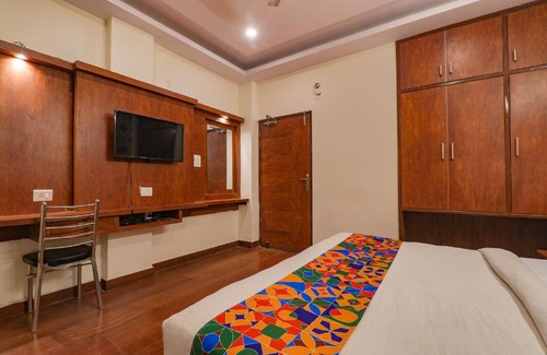 Kanpur Hotel | Budget-Friendly FabExpress SS: Family-Ready with Breakfast