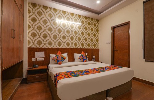 Kanpur Hotel | Budget-Friendly FabExpress SS: Family-Ready with Breakfast