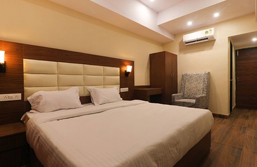 Lucknow Hotel | Budget-Friendly FabHotel Blueark with Family Amenities