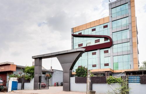 Etawah Hotel | Experience Comfort at OYO 45348 Hotel Chaudhary Palace