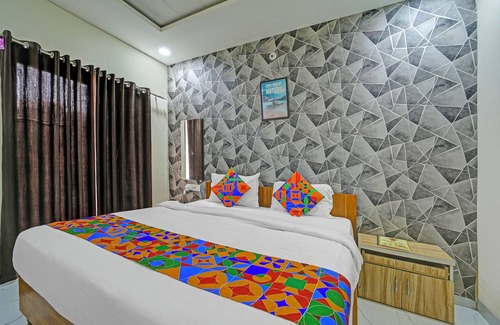 Indore Hotel | Fabhotel Cressdia