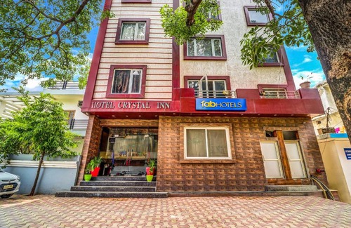 Gomti Nagar Hotel | Budget-Friendly Stay at FabHotel Crystal Inn with Breakfast