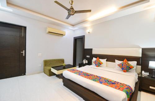 Gurugram Hotel | Family-Friendly Retreat at Daffodils Inn with Kitchen Access