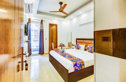 Lajpat Nagar Hotel | Top-Rated FabHotel Floyd with Breakfast & Accessibility