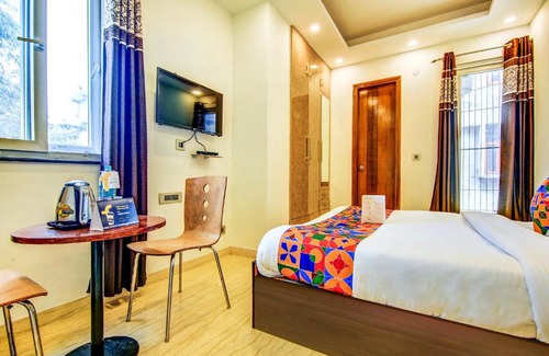 Lajpat Nagar Hotel | Top-Rated FabHotel Floyd with Breakfast & Accessibility
