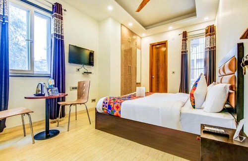 Lajpat Nagar Hotel | Top-Rated FabHotel Floyd with Breakfast & Accessibility