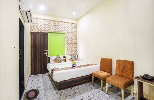 Mathura Hotel | Serene Glorify Stay: Family-Friendly with Delicious Dining