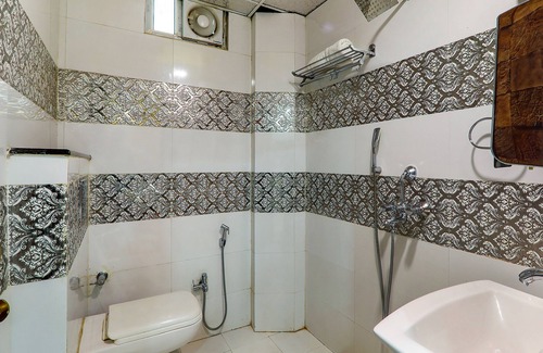 Gomti Nagar Hotel | Budget-Friendly Stay at Fabhotel Gmc Grand with Breakfast