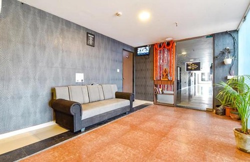 Surat Hotel | Comfortable FabHotel Happy Rooms with Breakfast & Accessibility