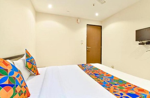 Surat Hotel | Comfortable FabHotel Happy Rooms with Breakfast & Accessibility