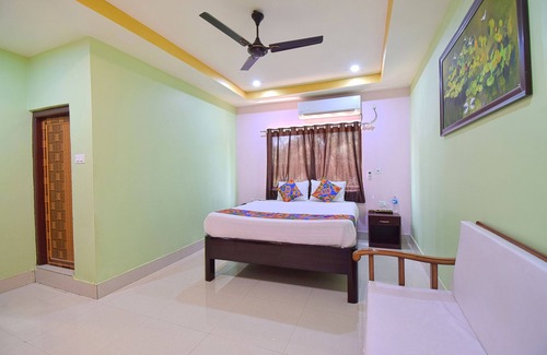 Guwahati Hotel | Guest Rated 10/10 - Fabhotel Knight Airways with Breakfast