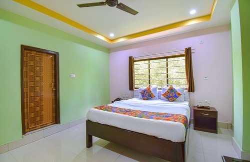 Guwahati Hotel | Guest Rated 10/10 - Fabhotel Knight Airways with Breakfast