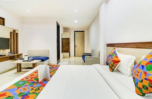 Indore Hotel | Budget-Friendly Stay at Fabhotel Meera Palace with Breakfast