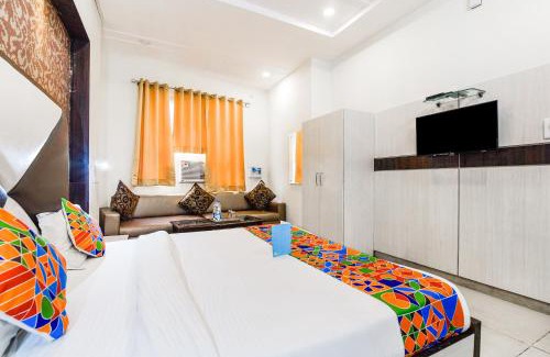 Charbagh Hotel | Budget-Friendly FabHotel Metro View with Free Breakfast