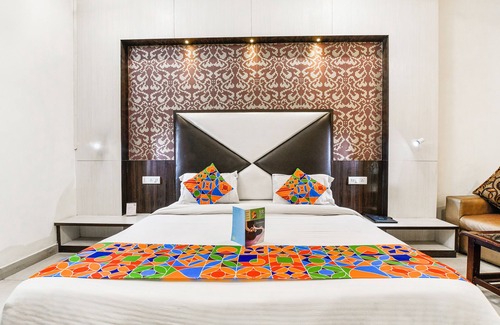 Charbagh Hotel | Budget-Friendly Stay at Fabhotel Metro View with Breakfast