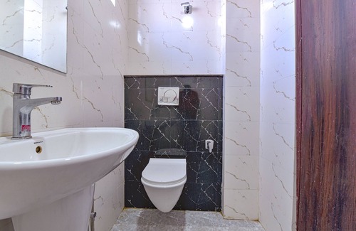 Raja Park Hotel | Budget-Friendly FabHotel Monark with Breakfast Included