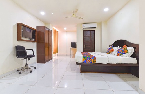 Raja Park Hotel | Budget-Friendly FabHotel Monark with Breakfast Included