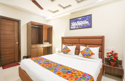 Delhi Hotel | Family-Friendly FabHotel Nirvana Residency with Breakfast
