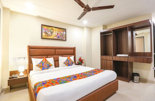 Delhi Hotel | Family-Friendly FabHotel Nirvana Residency with Breakfast