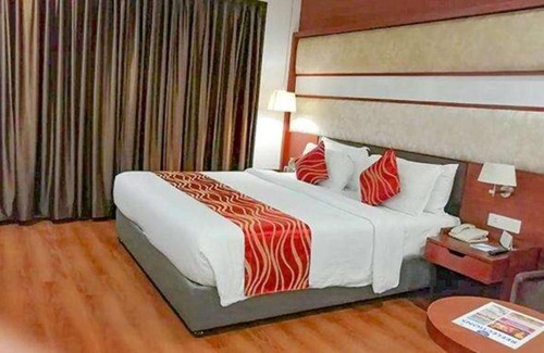 Egmore Hotel | Discover FabHotel Prime Abu Palace: Family-Friendly Comfort