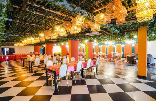 Vaishali Hotel | Pet-Friendly FabHotel Prime Cloud 9: Family Retreat Awaits
