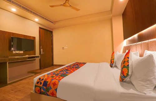 Anand Vihar Hotel | Budget-Friendly Stay at Fabhotel Prime Shanit with Breakfast