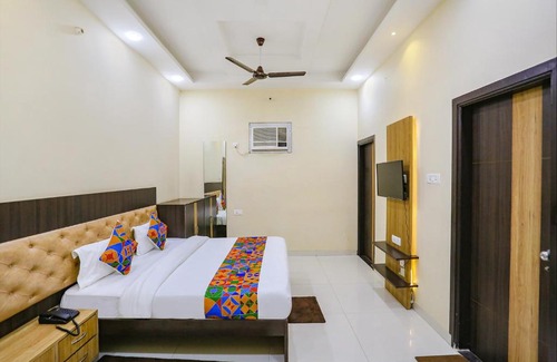 Kalyanpur Hotel | Affordable Family Getaway at FabHotel SG Garden