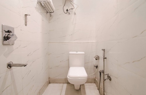 Jasola Hotel | Cozy Stay at Fabhotel Ssensse with Family-Friendly Amenities